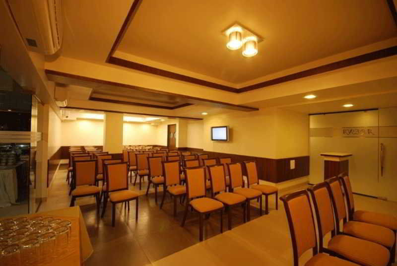 แฟบโฮเต็ล สถานันท์ หินชวตี Hotel Pimpri-Chinchwad ภายนอก รูปภาพ