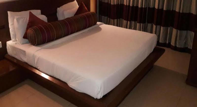 แฟบโฮเต็ล สถานันท์ หินชวตี Hotel Pimpri-Chinchwad ภายนอก รูปภาพ